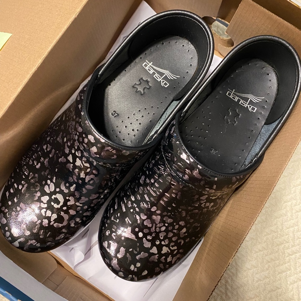 New Leopard print dansko. Size 37.